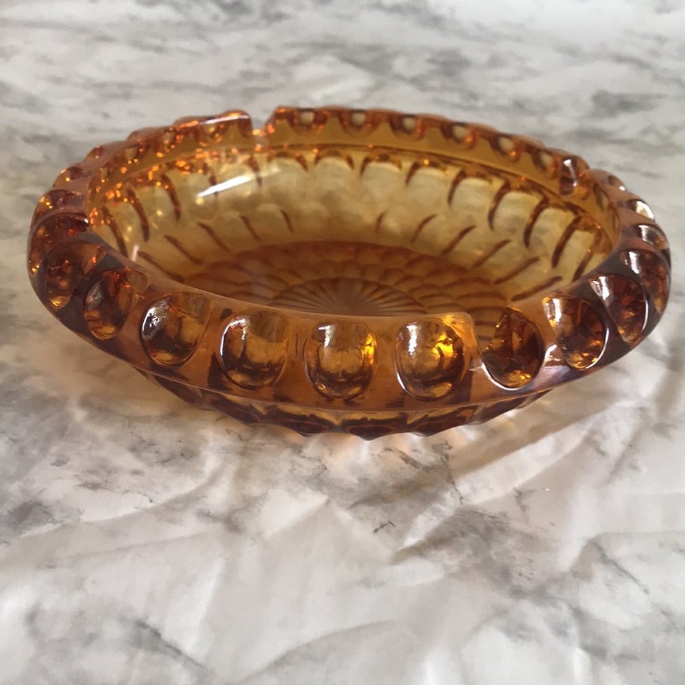 Vintage 1960's Amber Ribbed Edge Ashtray Deep Amber Scalloped - Picture 2 of 8